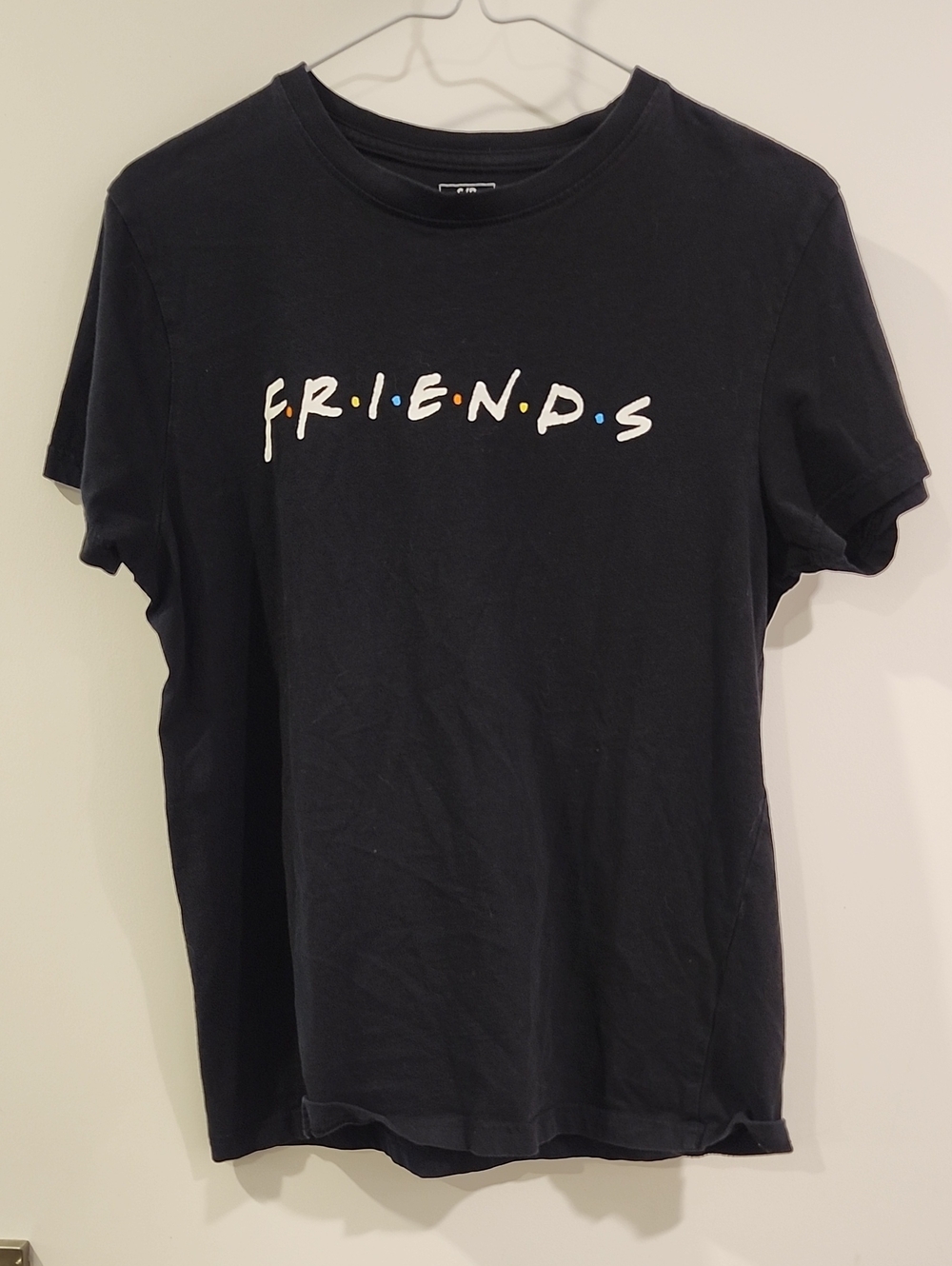 P2P 18" FRIENDS t-shirt In Black - Size Small